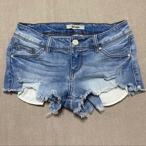 Refuge Shorts w/pockets showing